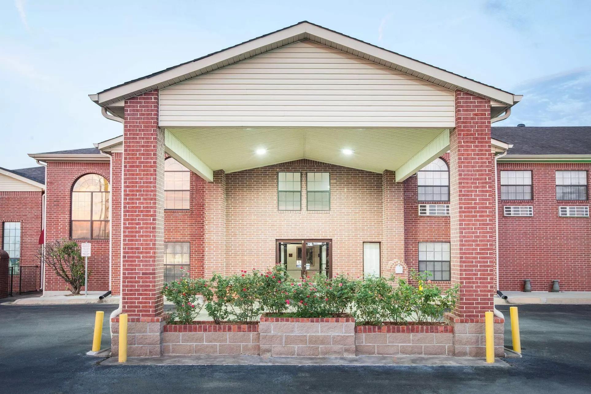 Super 8 by Wyndham White Hall - Primary Image