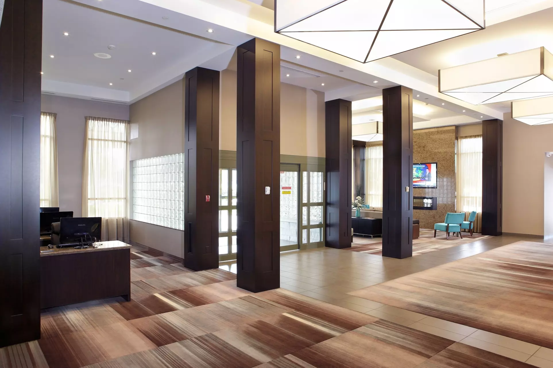 Best Western Plus Lamplighter Inn & Conference Centre - Primary Image