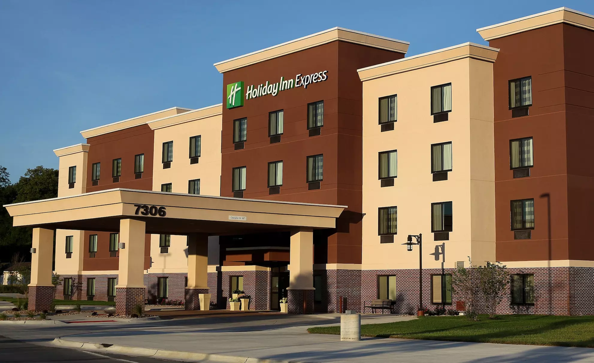 Holiday Inn Express & Suites Omaha South - Ralston Arena by IHG - Primary Image