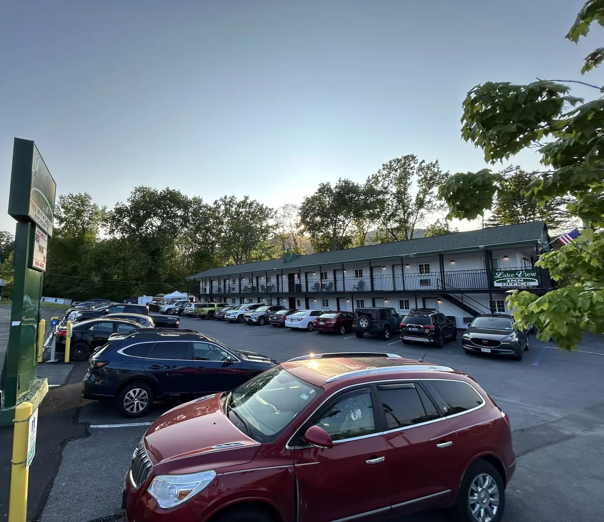 Lake View Inn - Primary Image