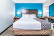 La Quinta Inn & Suites by Wyndham Tomball - Second Medium