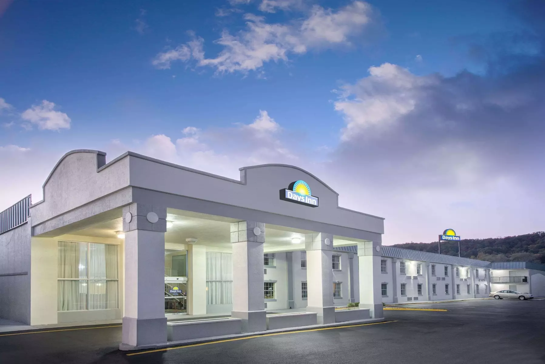 Days Inn by Wyndham Roanoke/Hollins Near I-81 - Primary Image