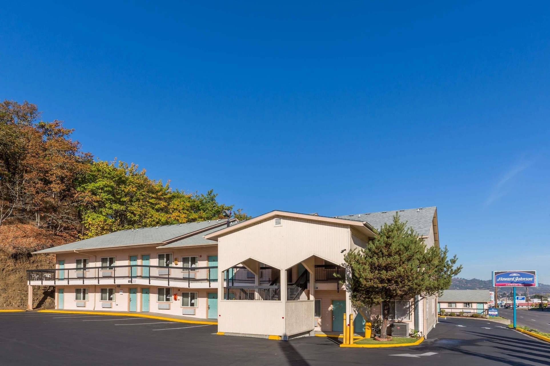 Howard Johnson by Wyndham Roseburg