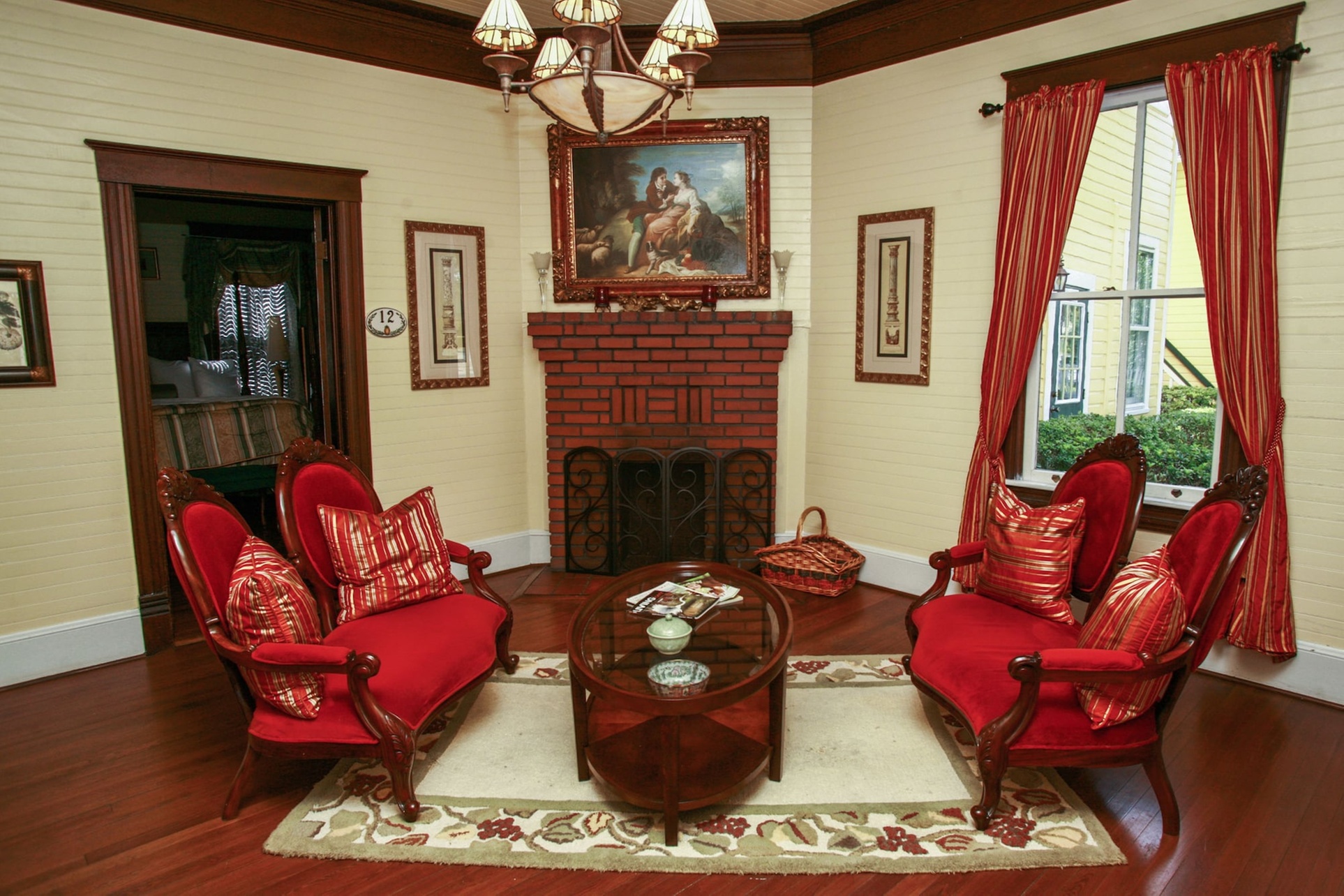 Coombs Inn & Suites