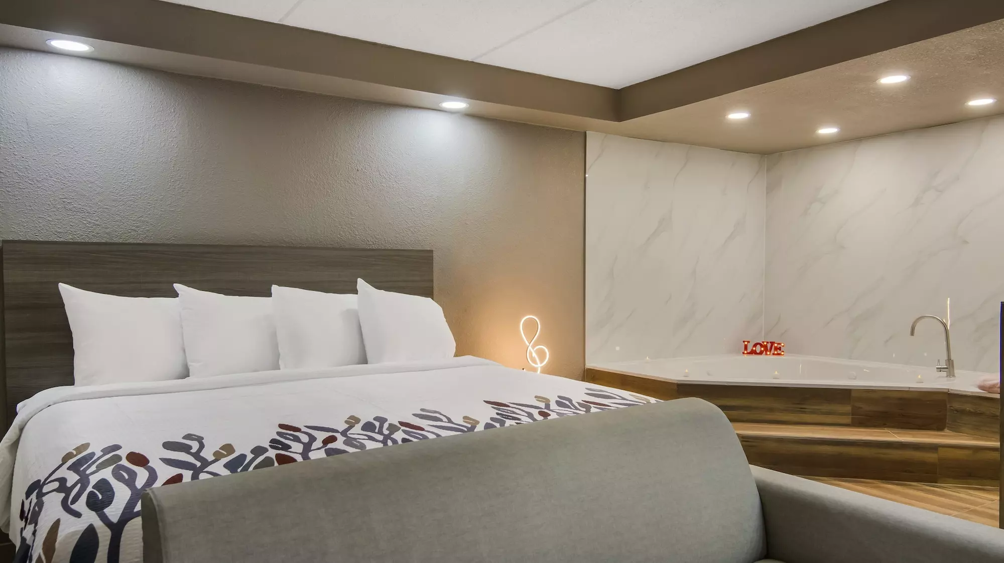 Red Roof Inn & Conference Center Chicago - N Aurora/ Naperville - Primary Image