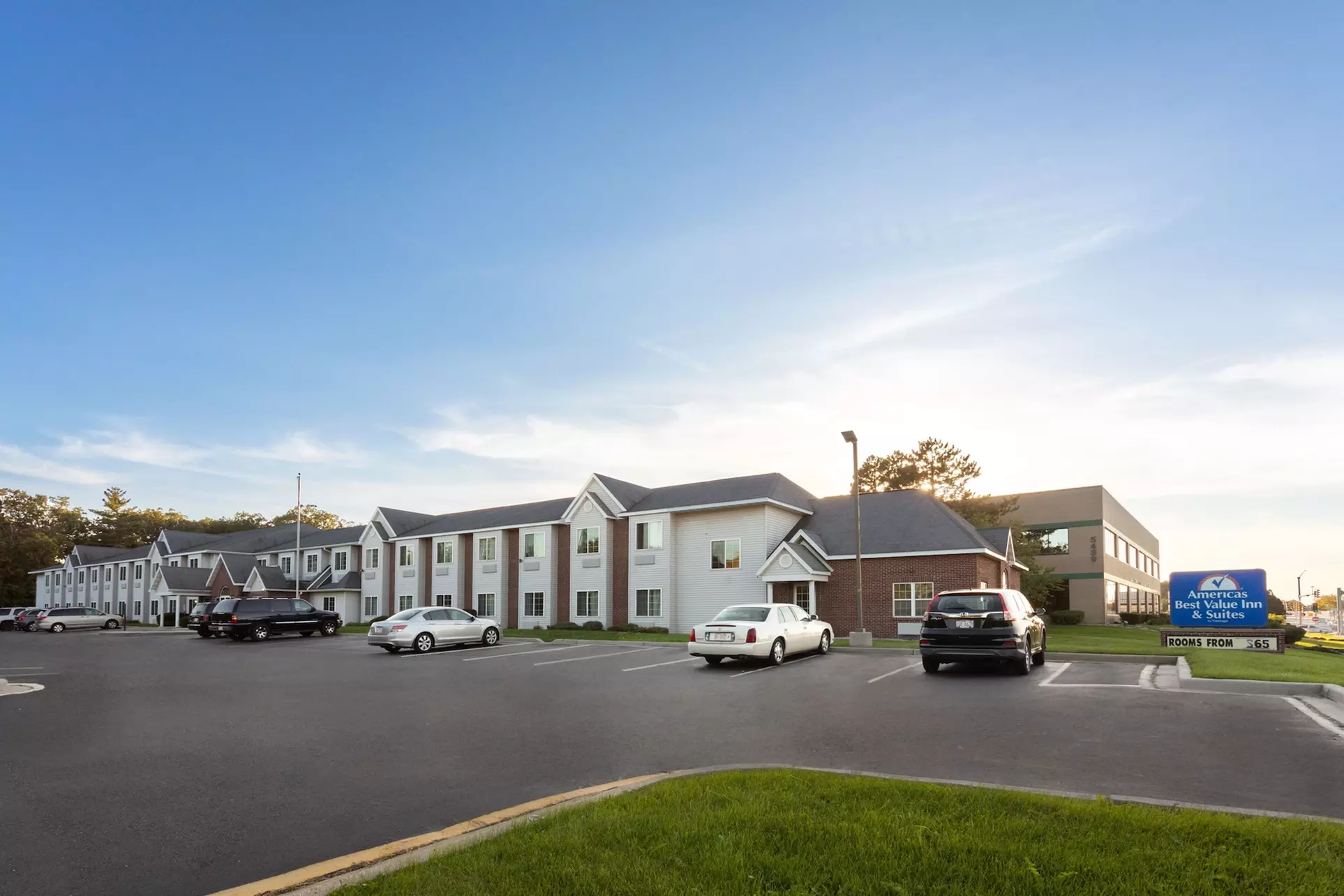 Americas Best Value Inn & Suites Racine - Primary Image
