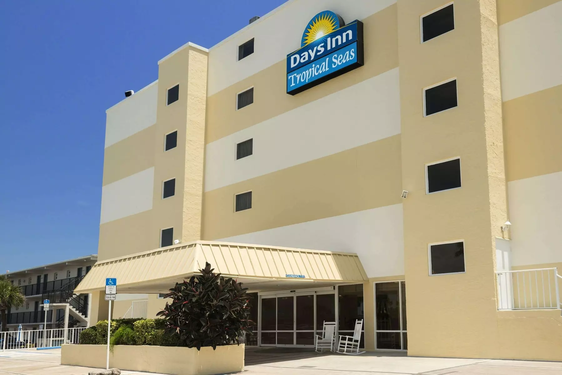Days Inn by Wyndham Daytona Oceanfront - Primary Image