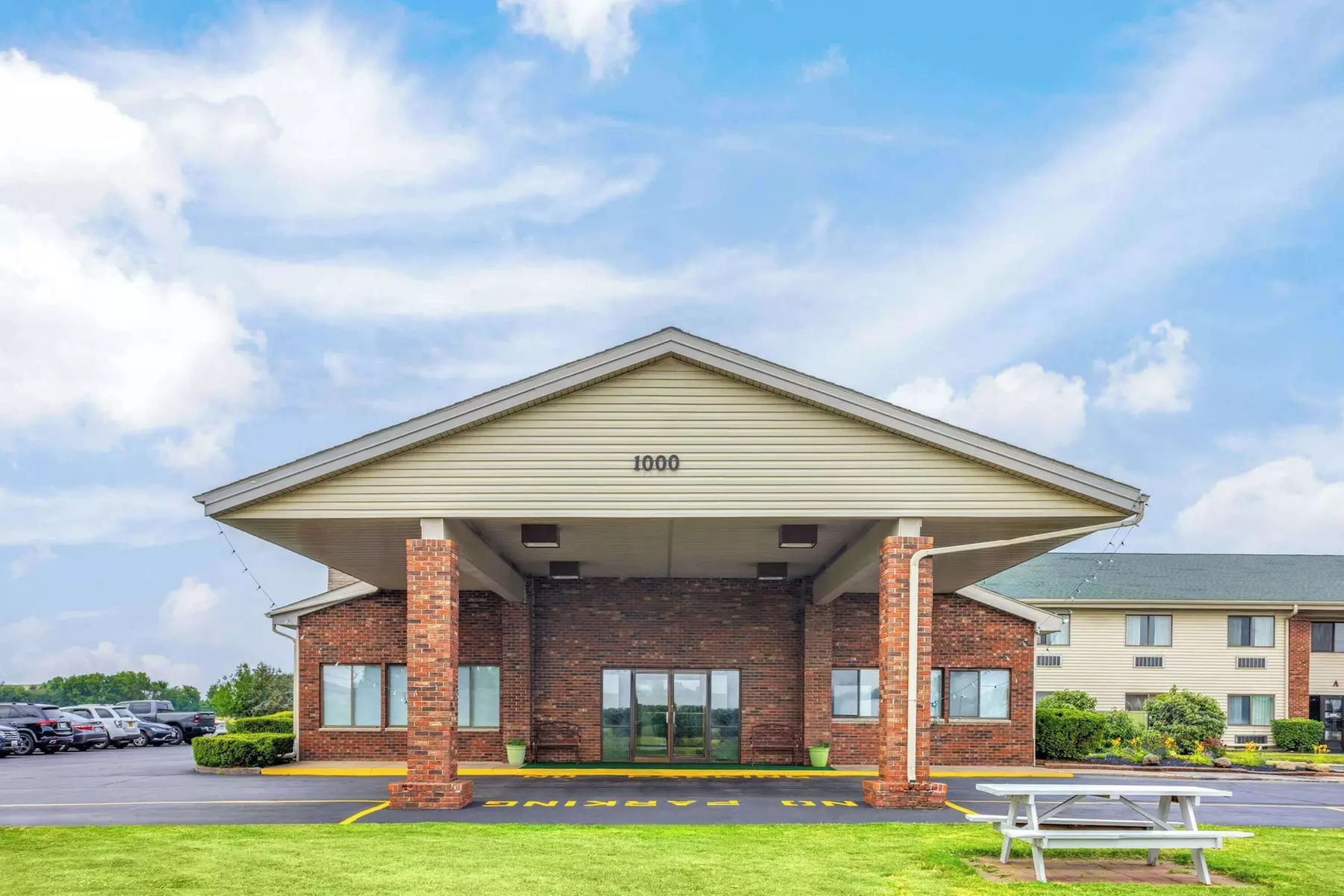 Super 8 by Wyndham Henrietta/Rochester Area - Primary Image