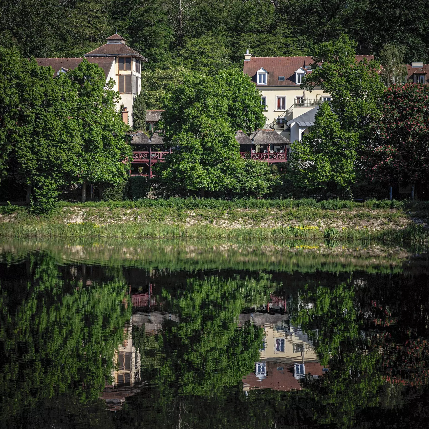 Les Etangs de Corot - Primary Image