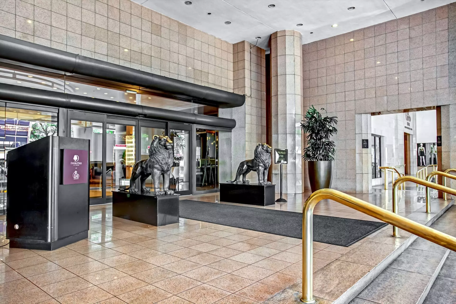 DoubleTree by Hilton Grand Hotel Biscayne Bay - Primary Image