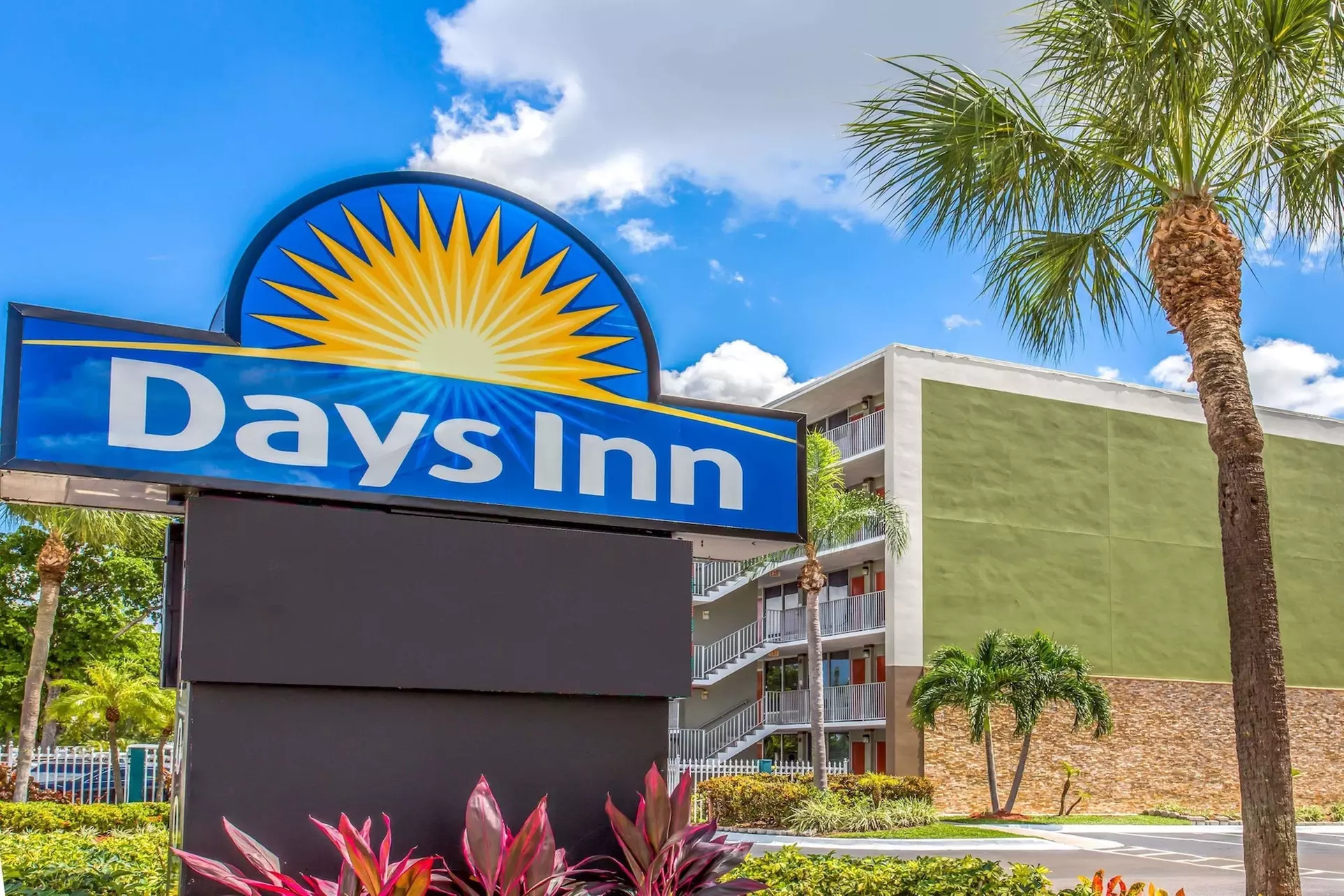 Days Inn by Wyndham Fort Lauderdale Airport Cruise Port - Primary Image