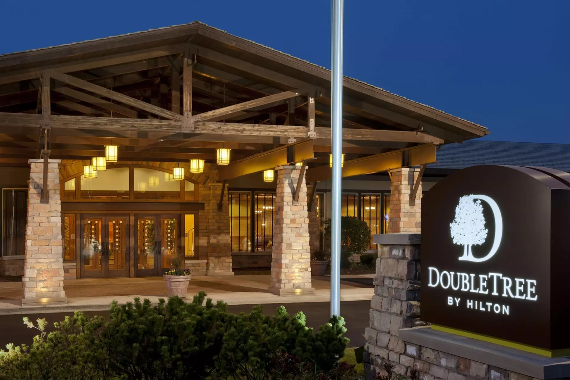 DoubleTree by Hilton Libertyville - Mundelein - Primary Image