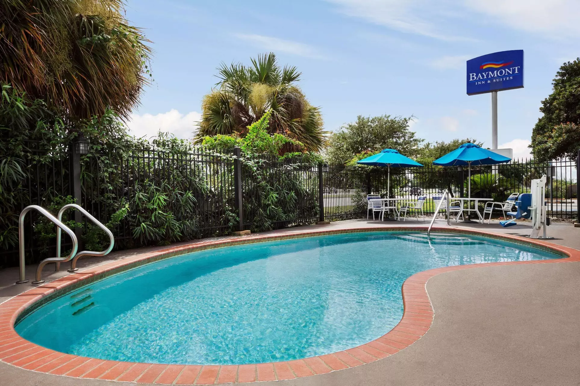 Baymont by Wyndham Clute/Lake Jackson - Primary Image