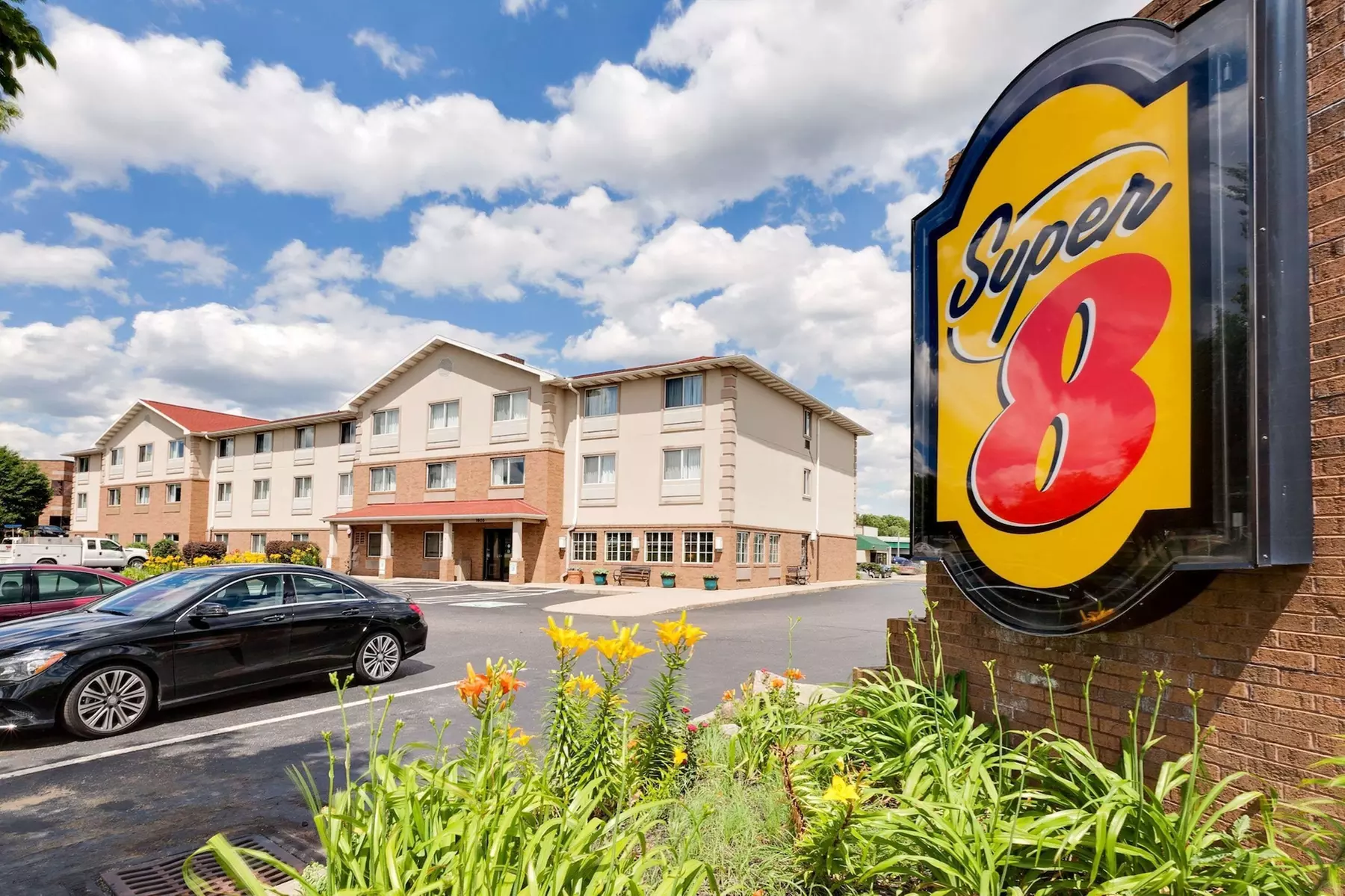 Super 8 by Wyndham Akron S/Green/Uniontown OH - Primary Image