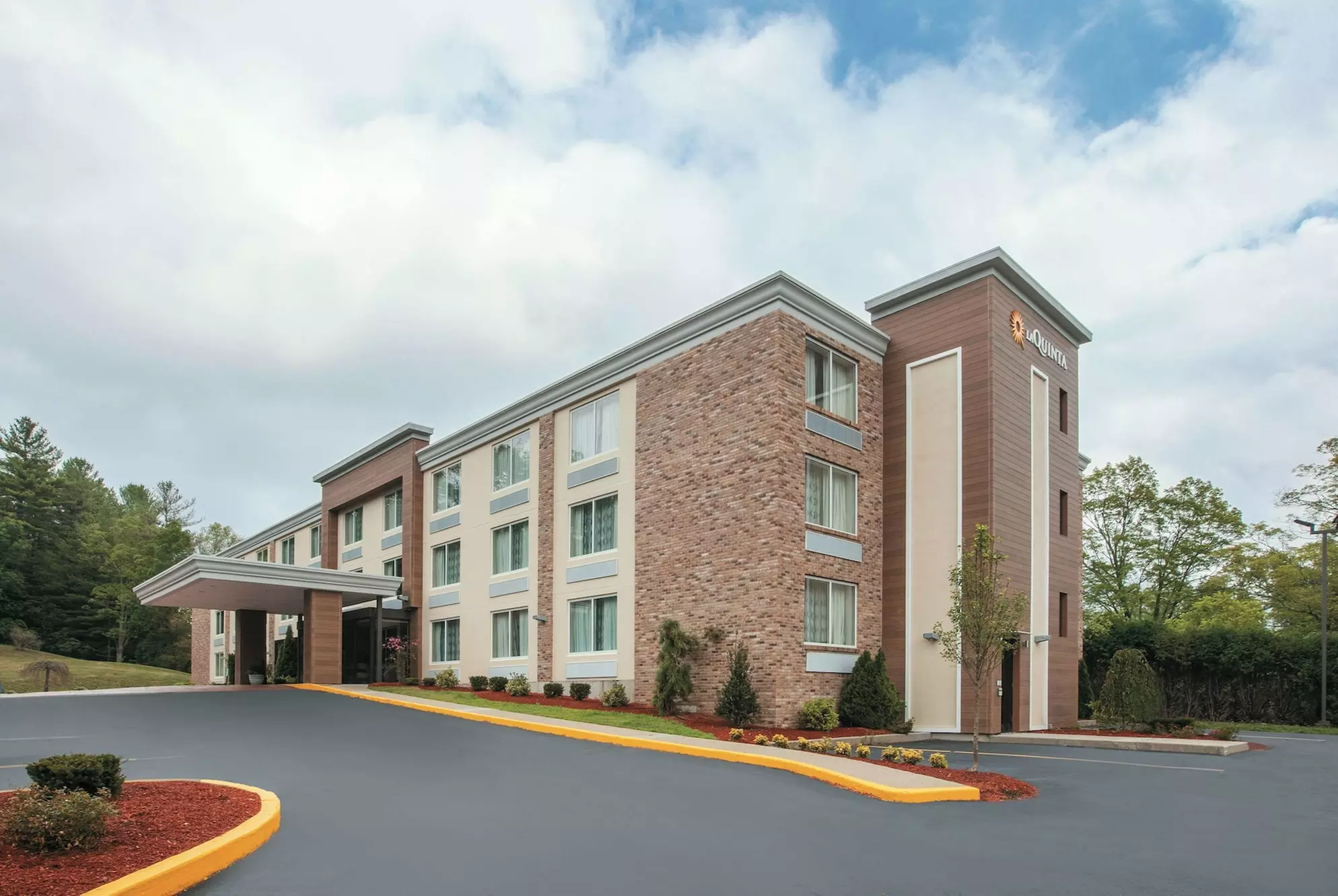 La Quinta Inn & Suites by Wyndham Sturbridge - Primary Image