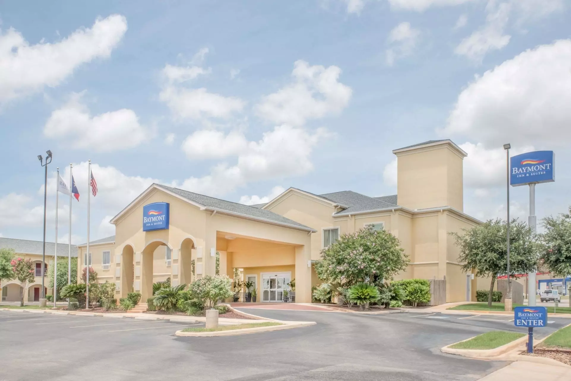Baymont by Wyndham Pearsall - Primary Image