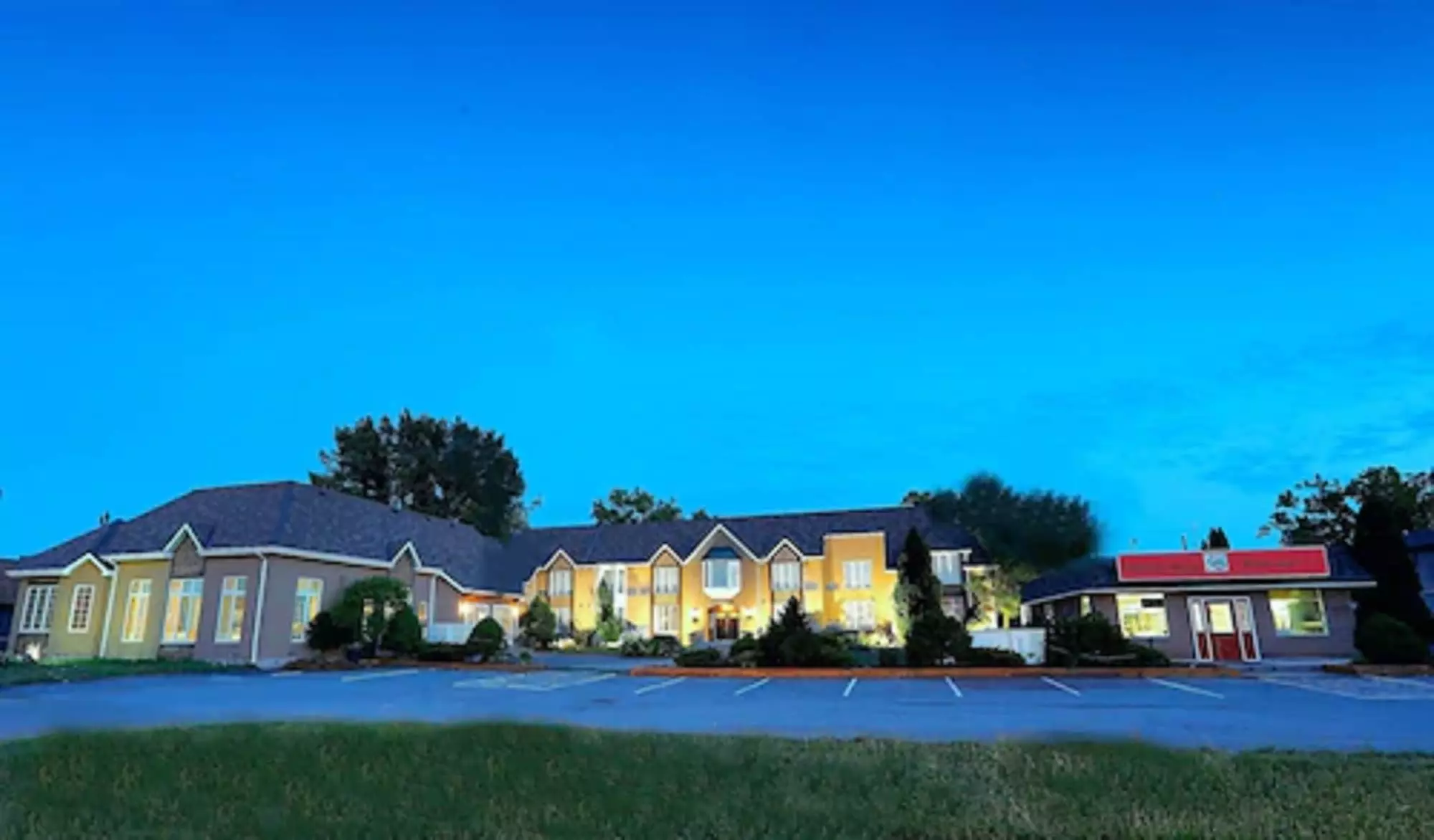 Fullerton Manor Inn - Primary Image