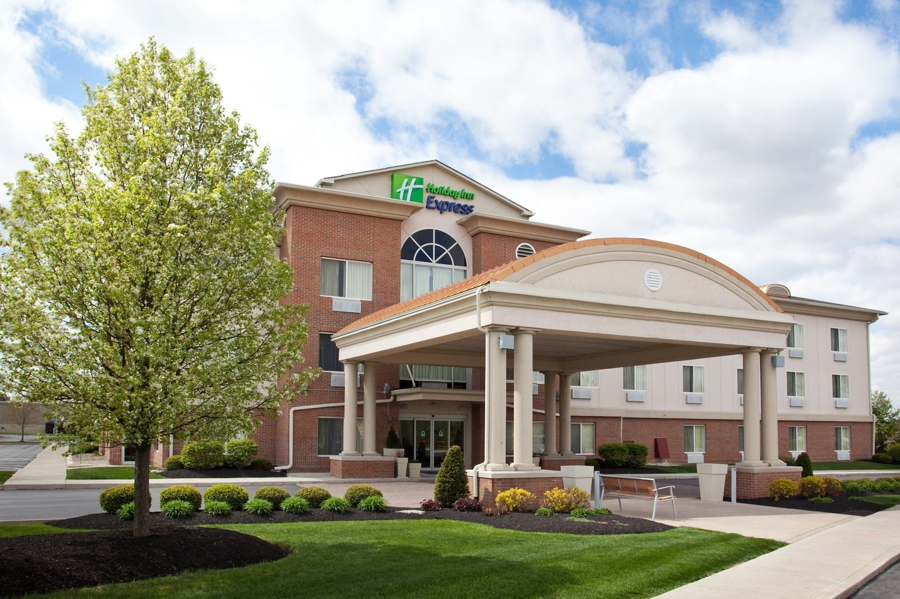 Holiday Inn Express & Suites Marion by IHG