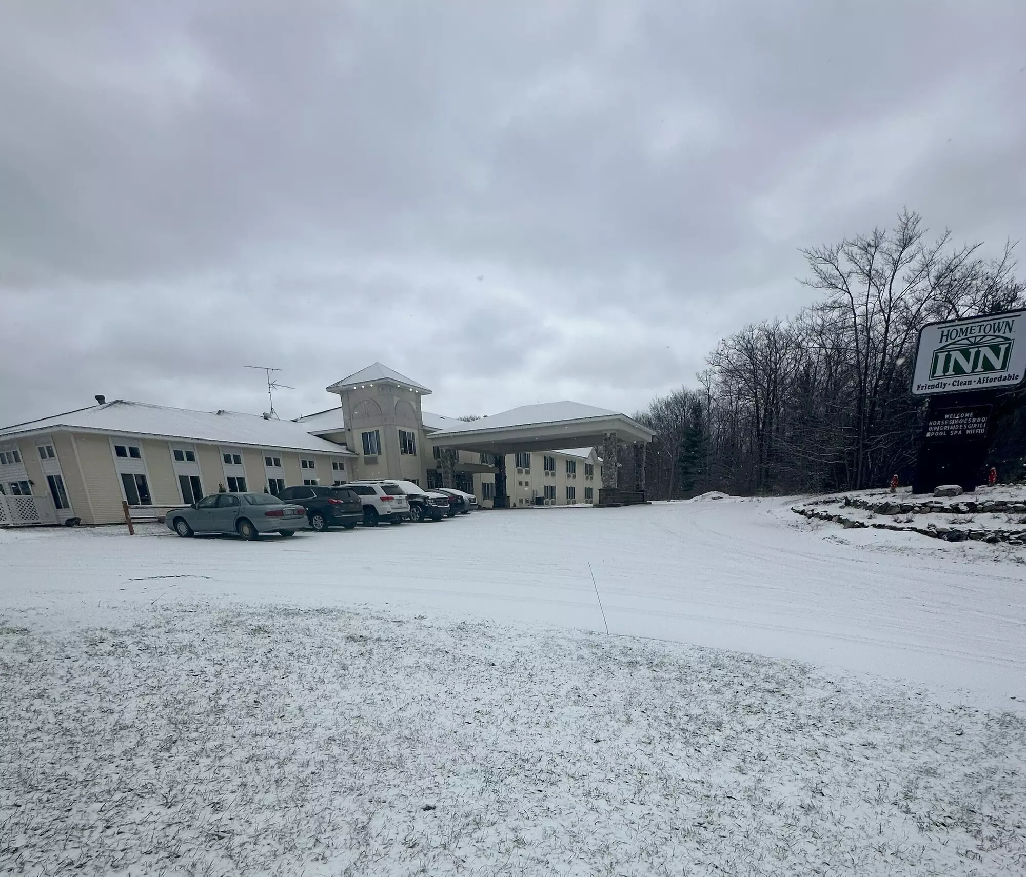 Hometown Inn - Primary Image