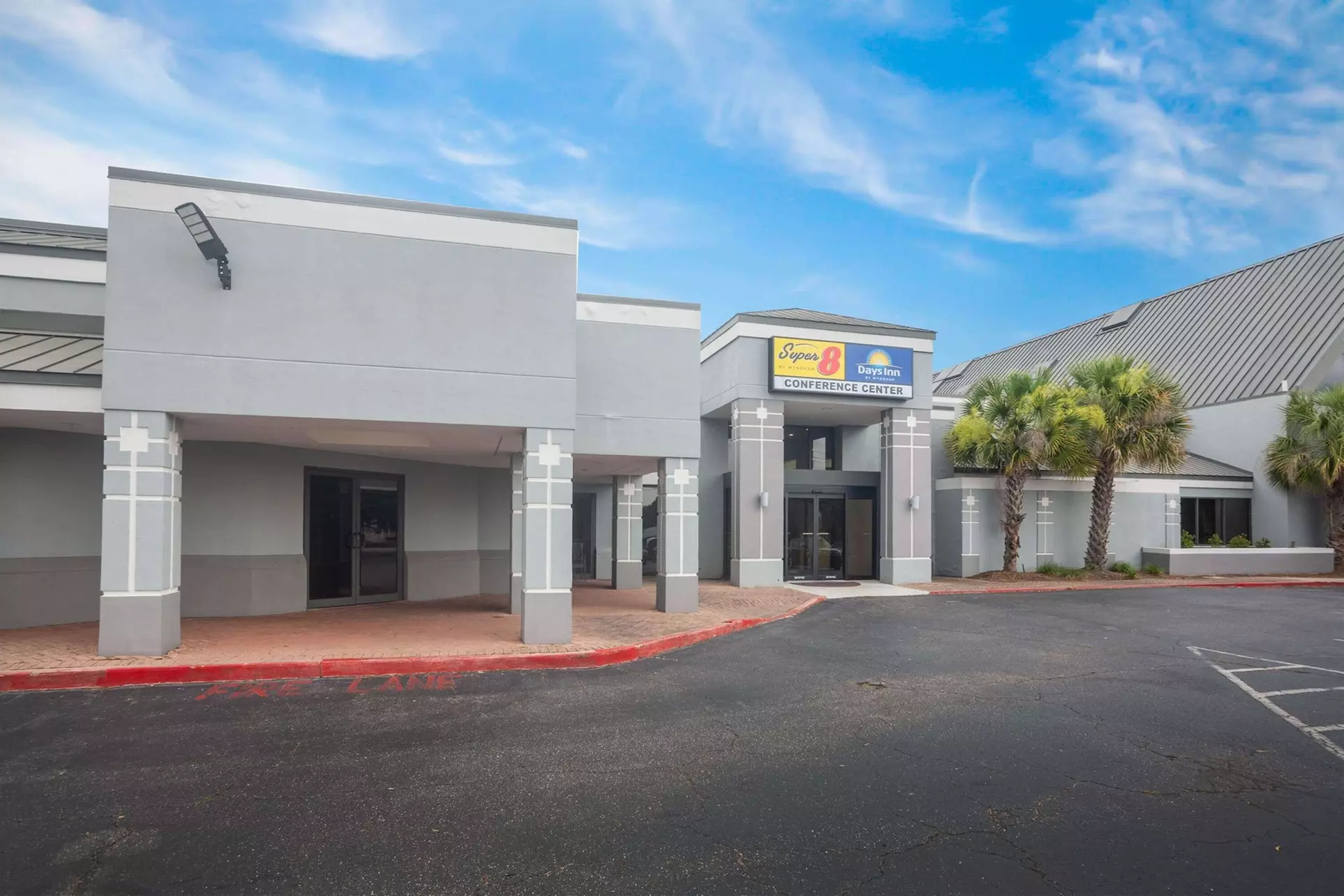 Super 8 by Wyndham Mobile I-65 - Primary Image