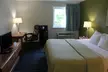 Days Inn & Suites by Wyndham Bridgeport - Clarksburg - Second Medium