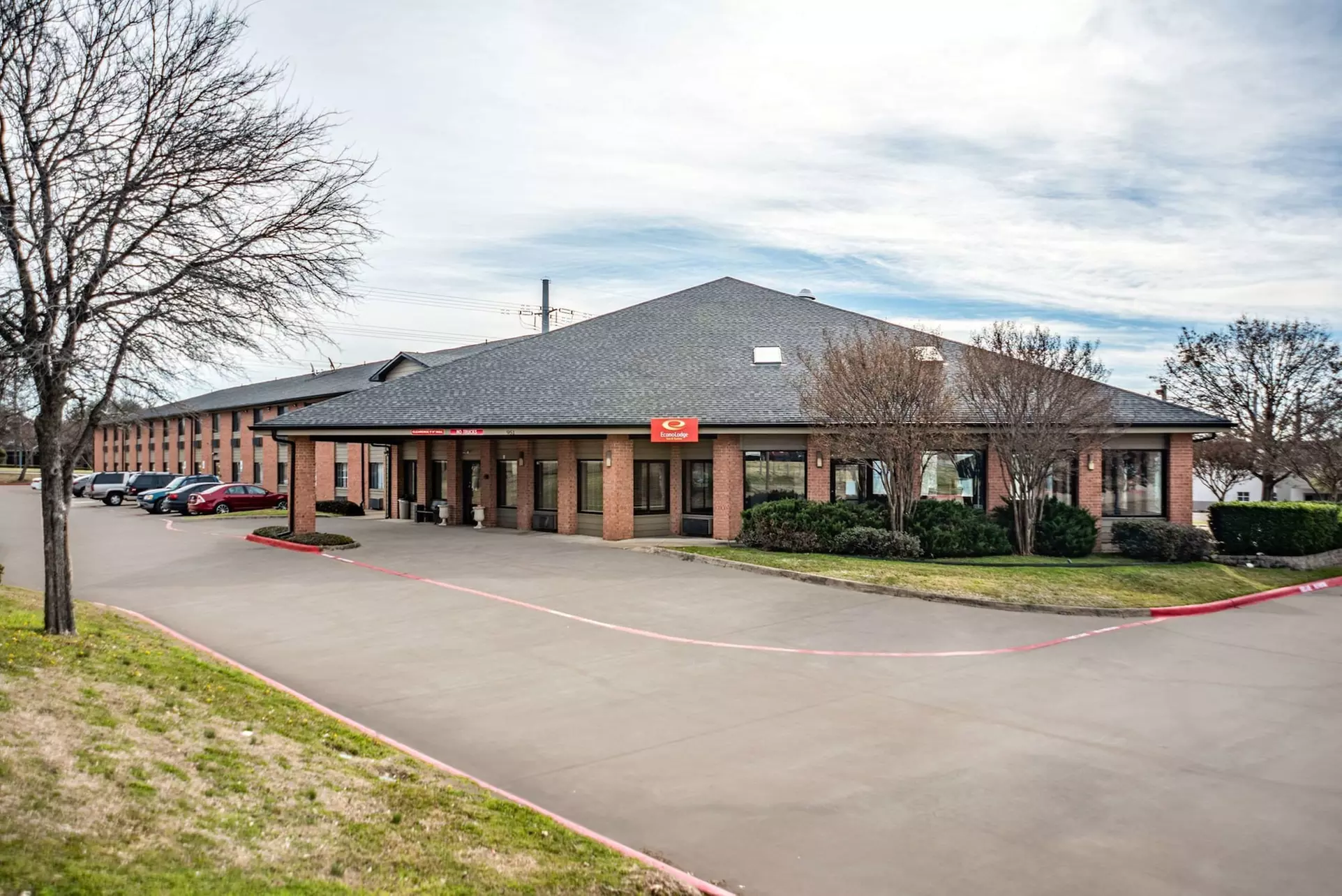 Econo Lodge Inn & Suites - Primary Image