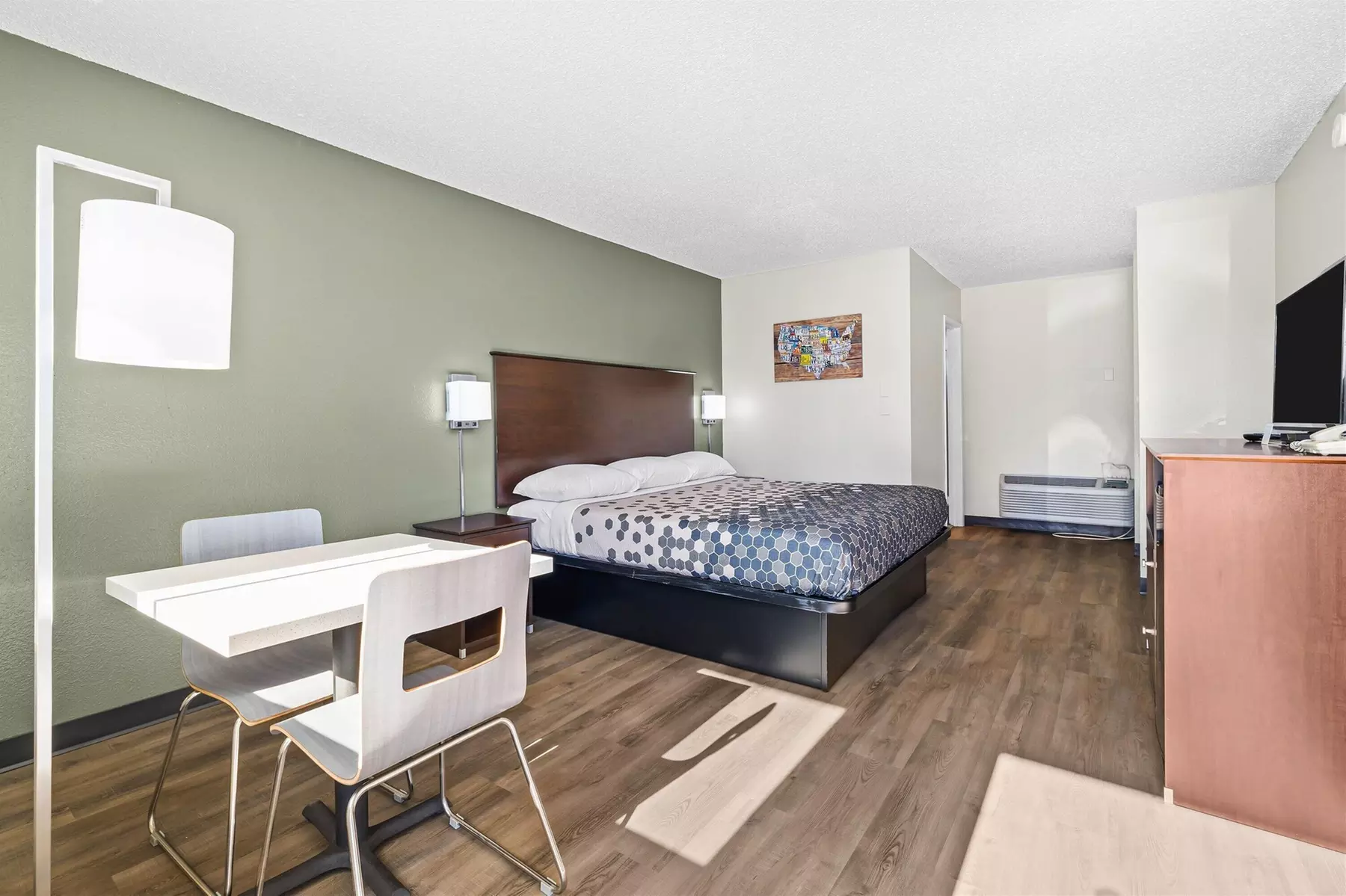Bend Inn & Suites - Primary Image