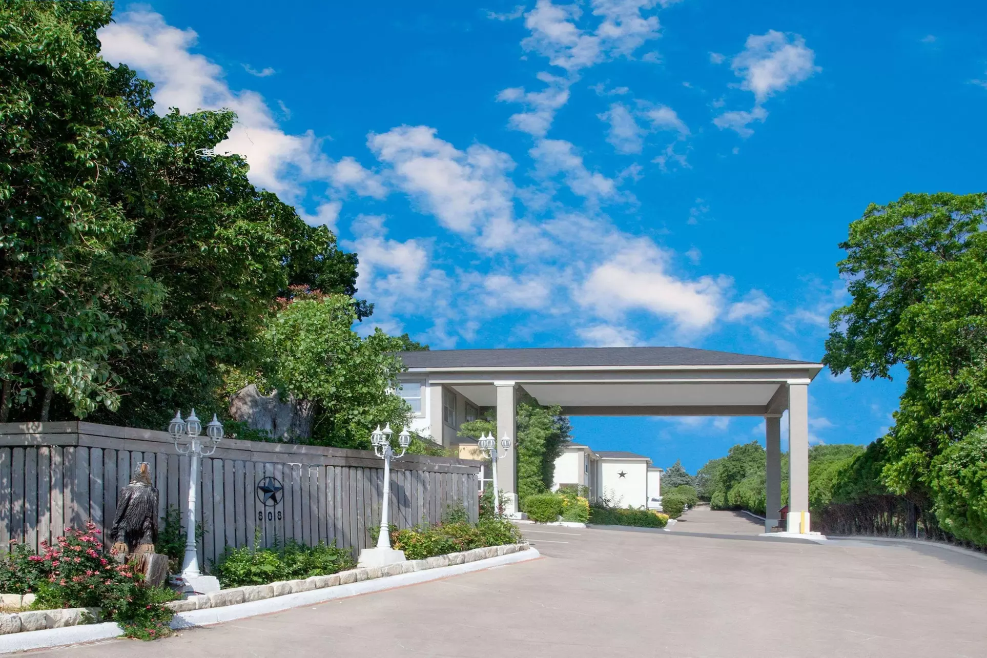 Days Inn by Wyndham Suites Fredericksburg - Primary Image