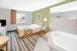 Super 8 by Wyndham East Moline - Second Medium