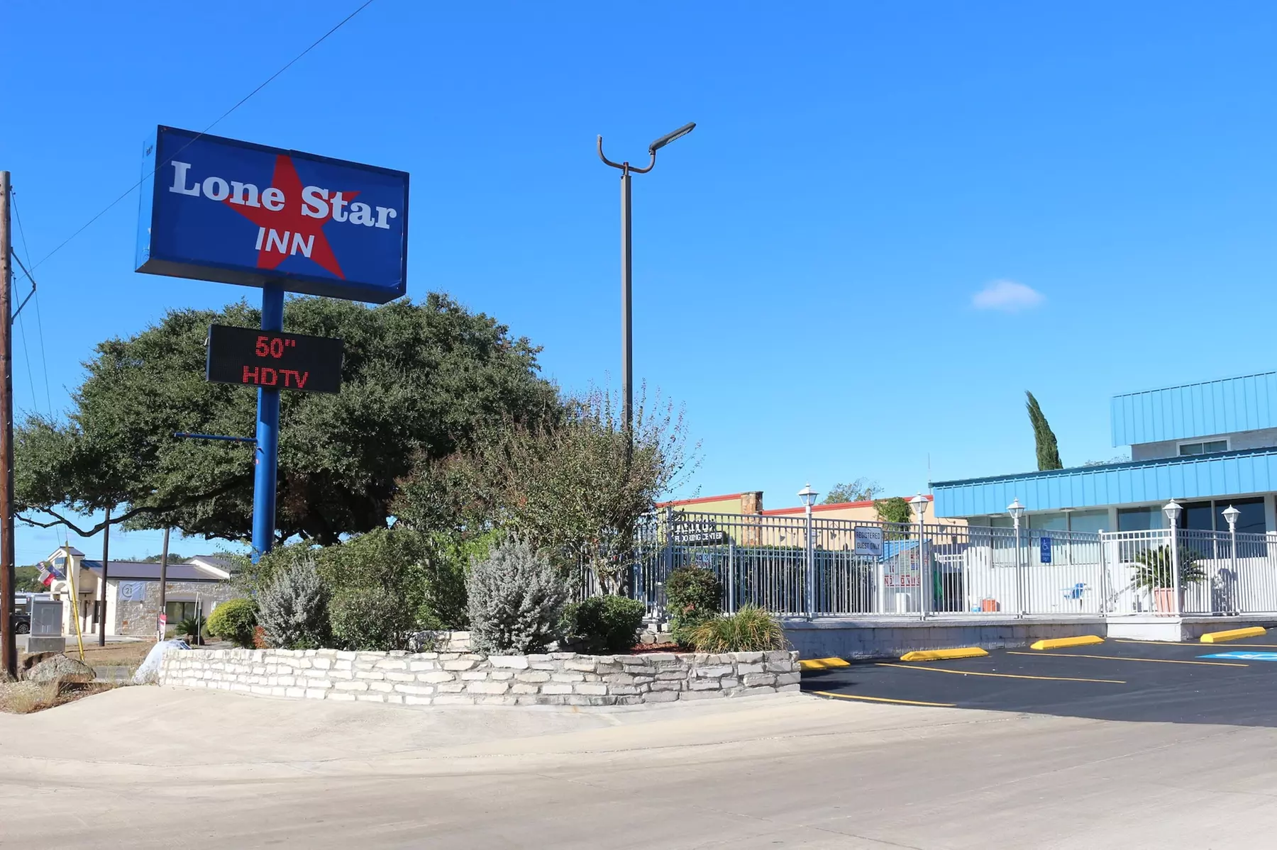 LoneStar Inn - Primary Image
