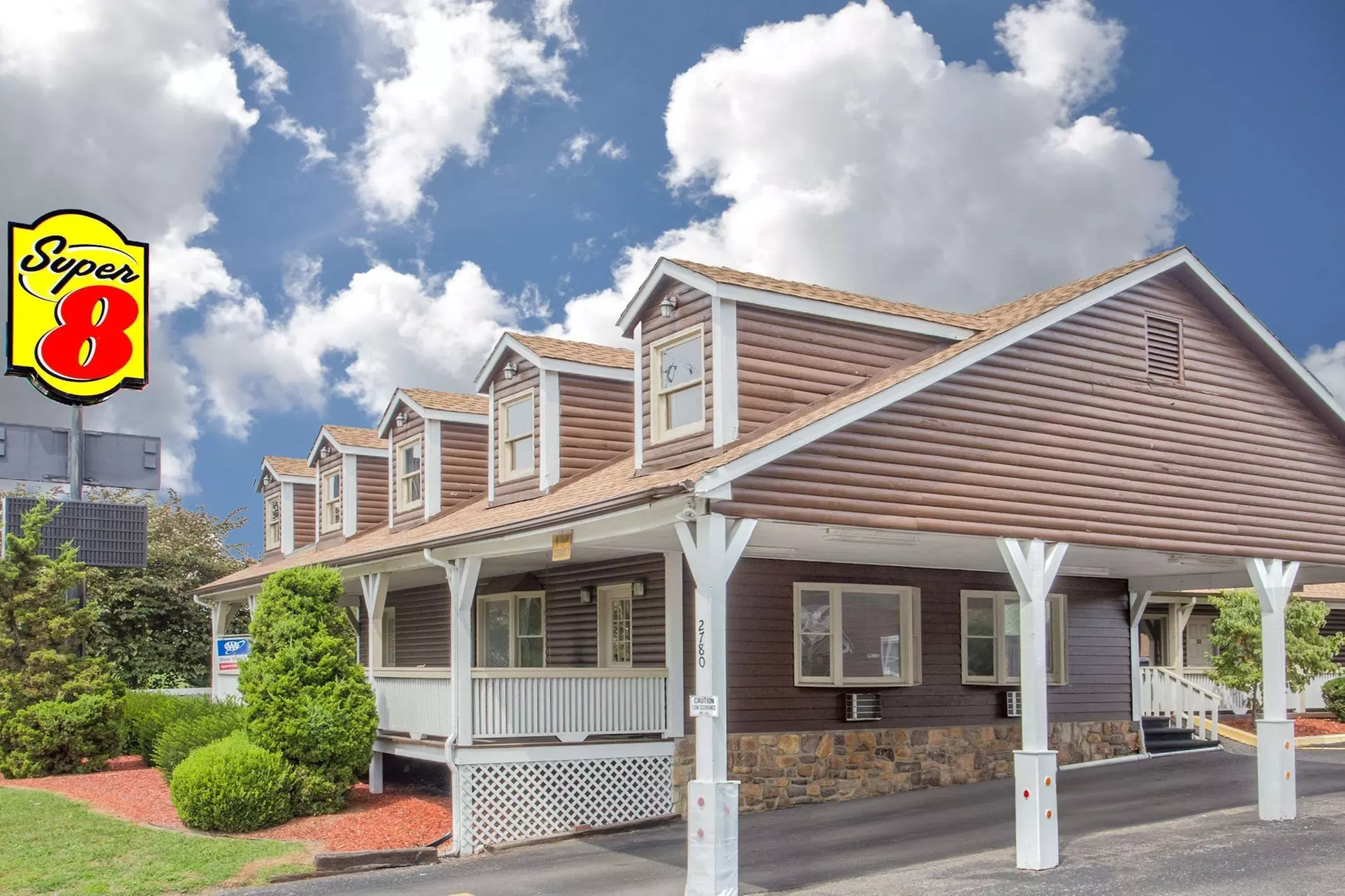 Super 8 by Wyndham Christiansburg - Primary Image