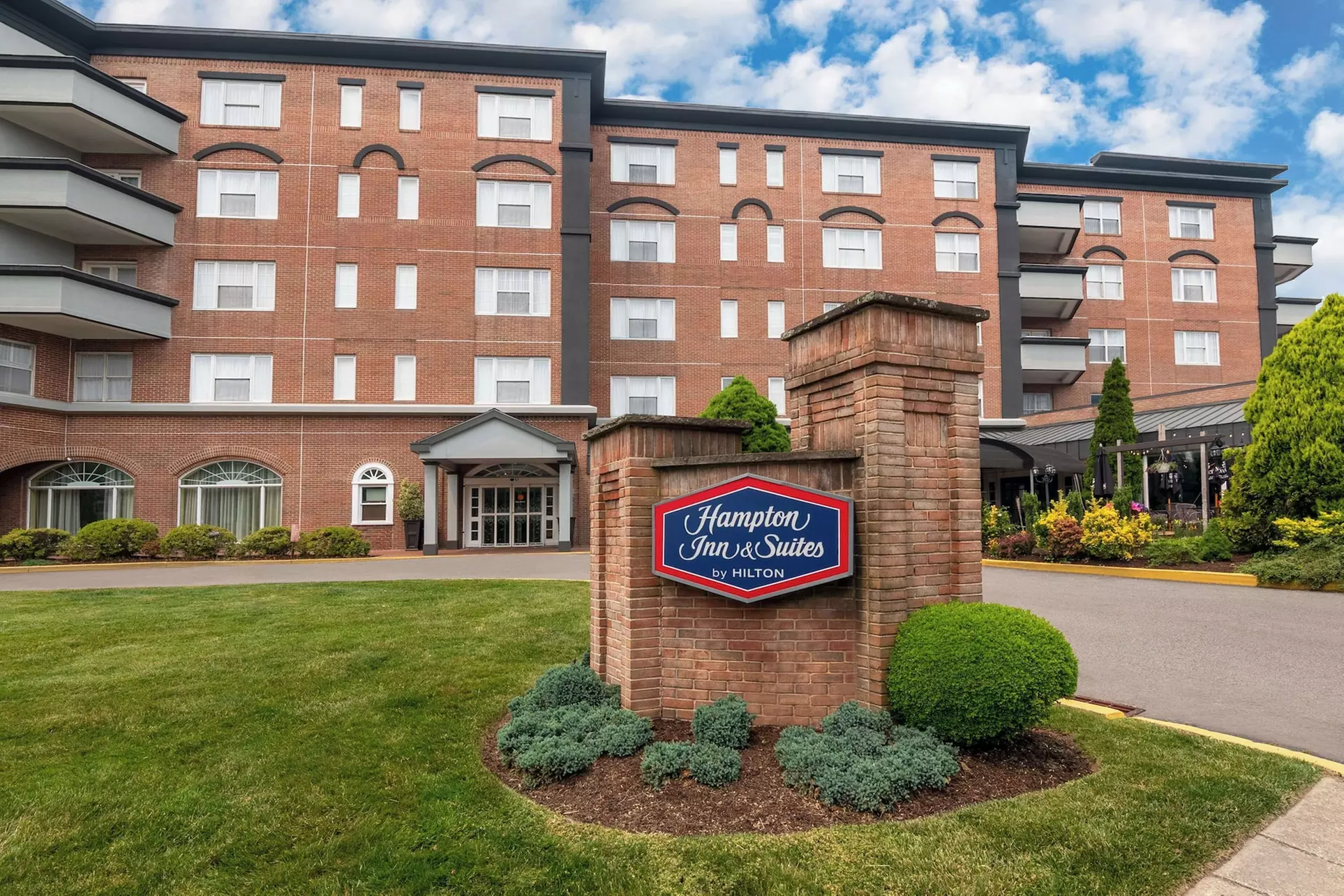 Hampton Inn & Suites Stamford - Primary Image