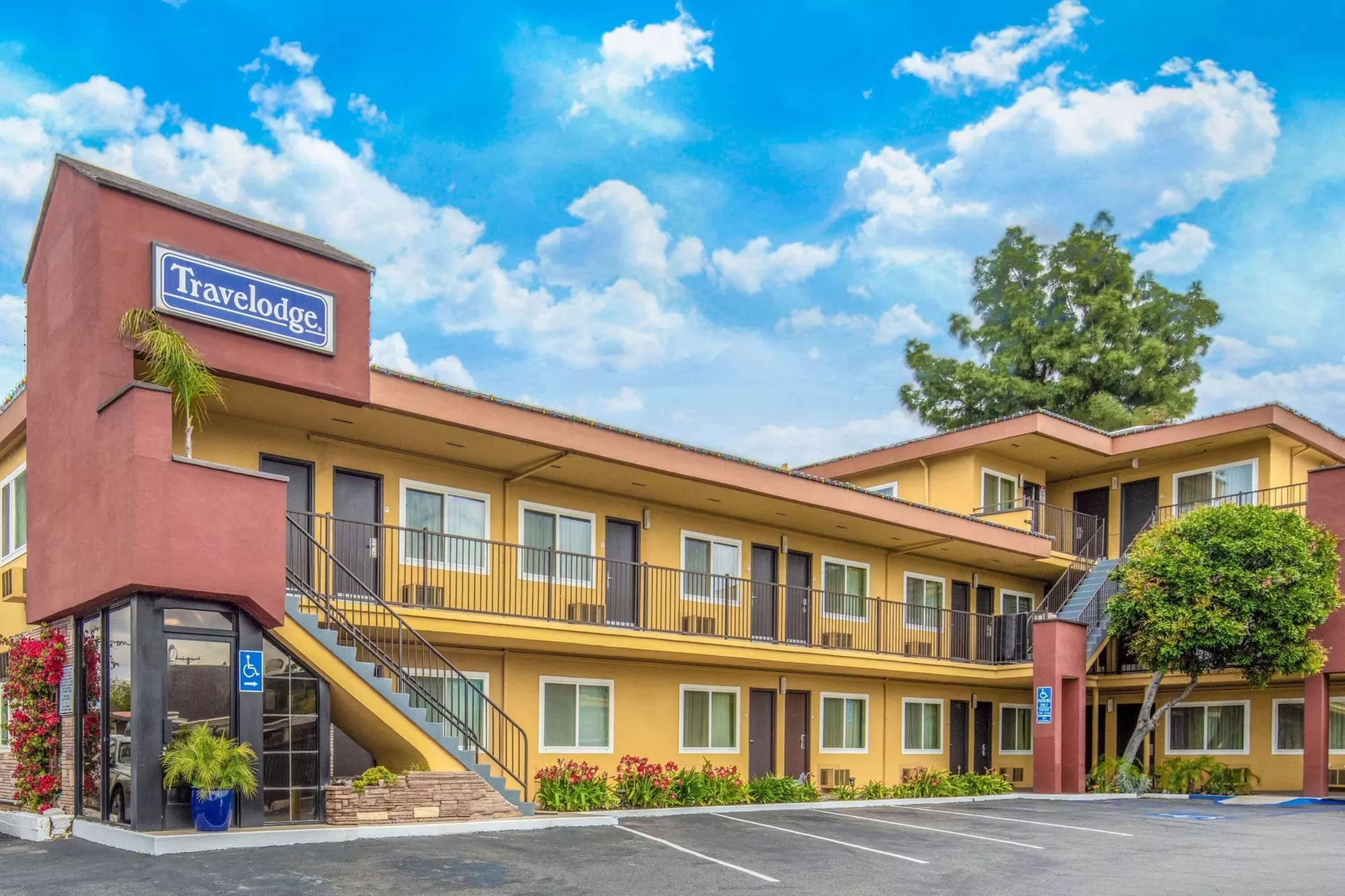 Travelodge by Wyndham Burbank-Glendale - Primary Image