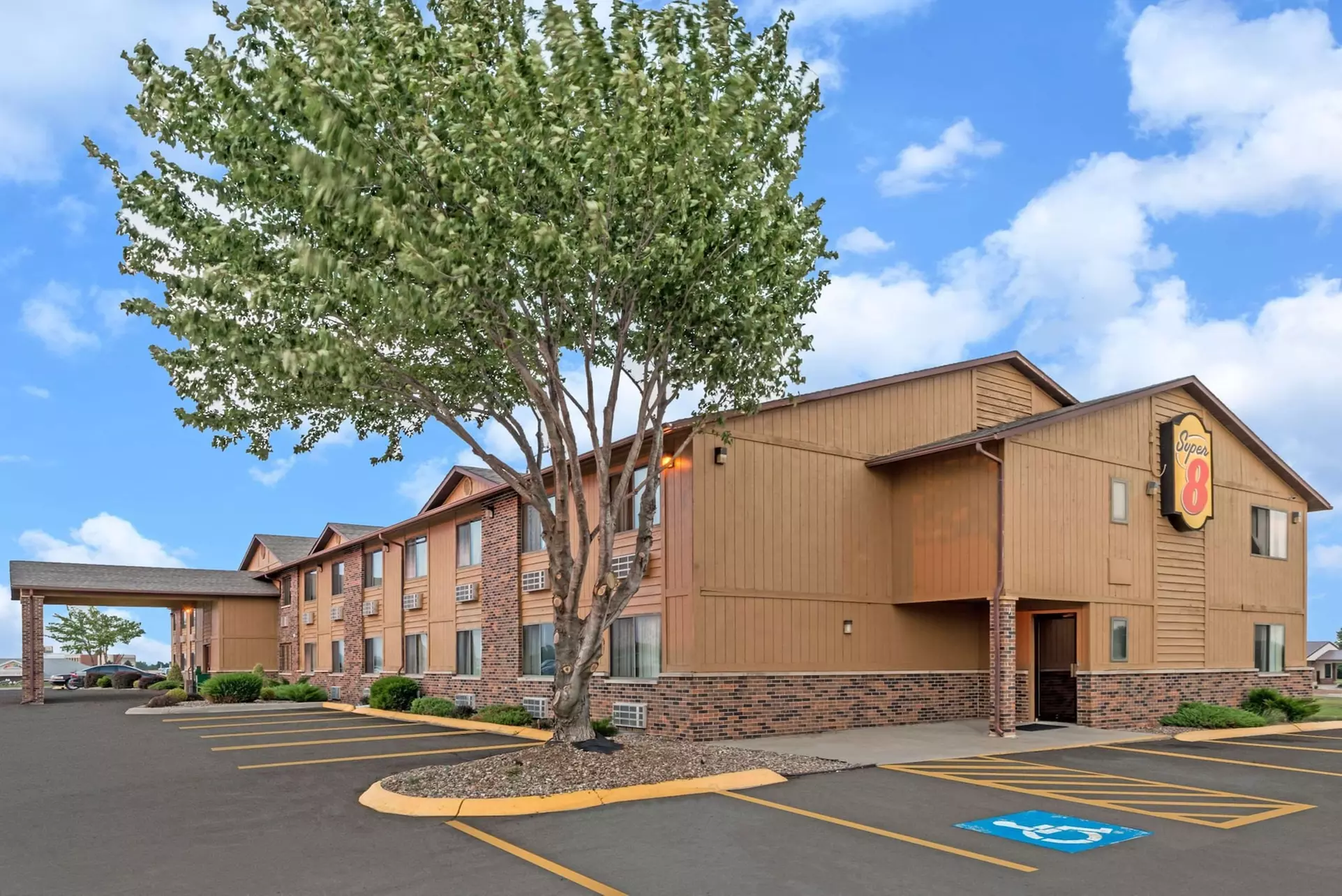 Super 8 by Wyndham Smithville/Kansas City - Primary Image