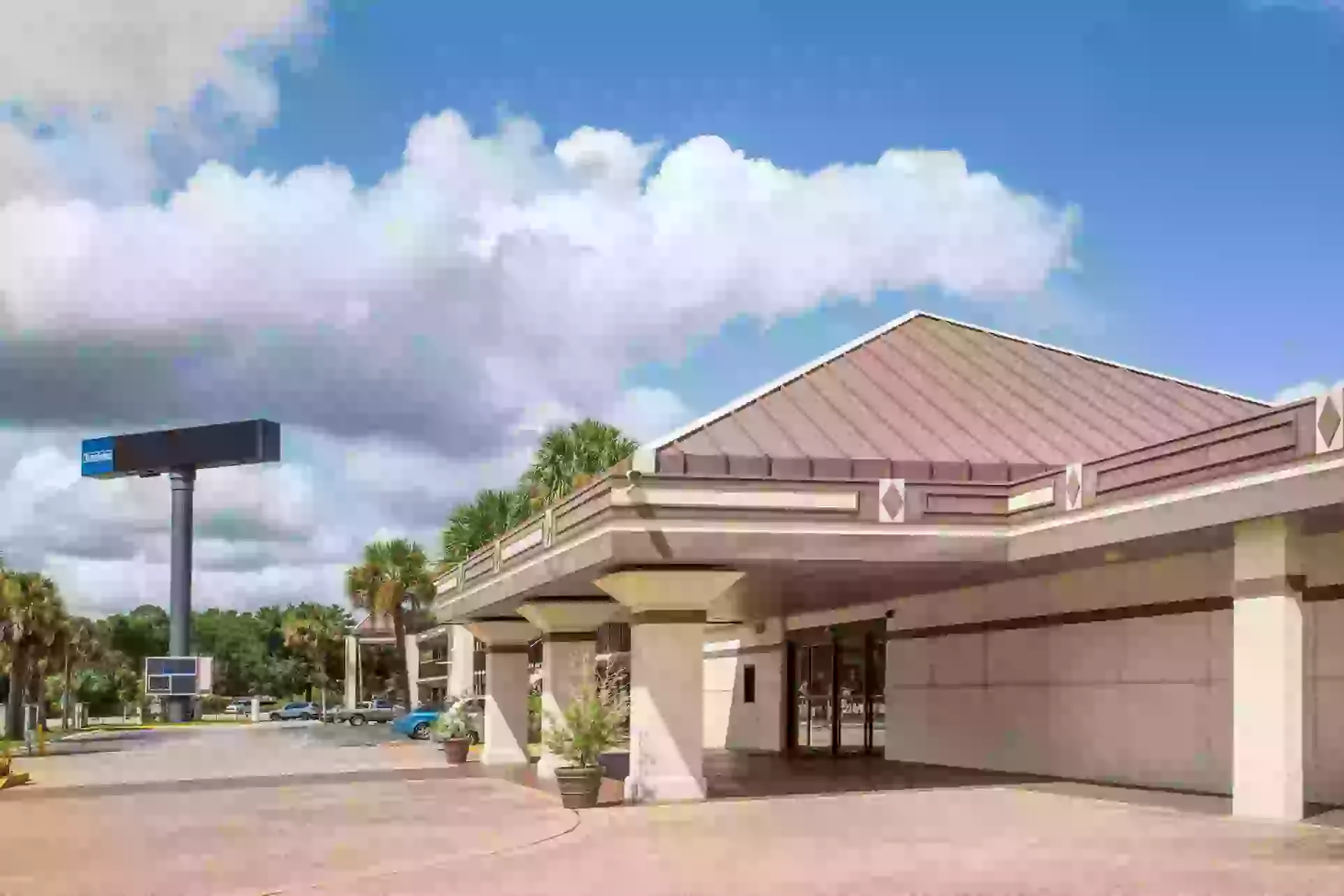 Travelodge by Wyndham Deltona - Primary Image