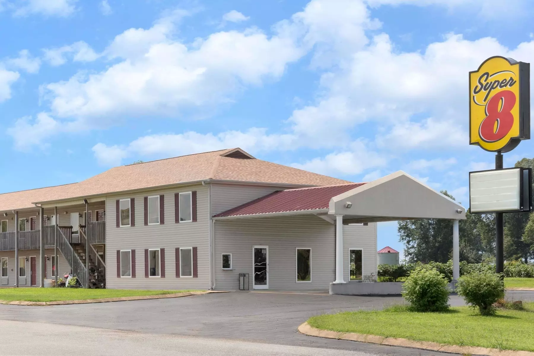 Super 8 by Wyndham Whiteville - Primary Image