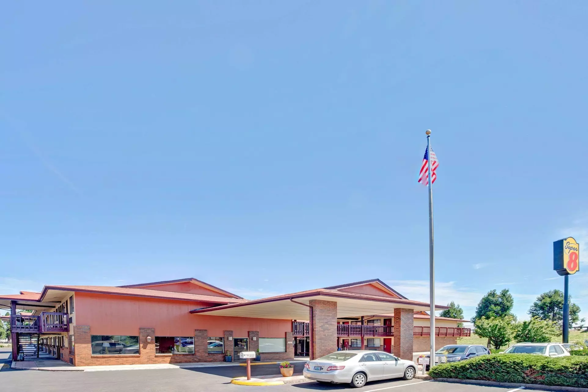 Super 8 by Wyndham Albany - Primary Image