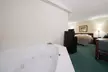 Super 8 by Wyndham Richmond - Second Medium