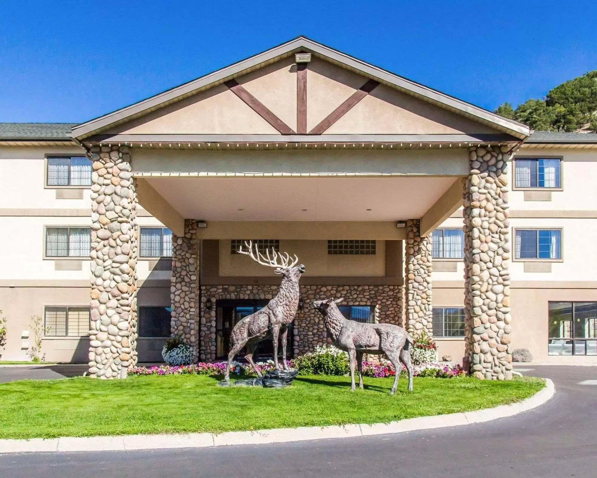 Quality Inn & Suites Vail Valley - Primary Image