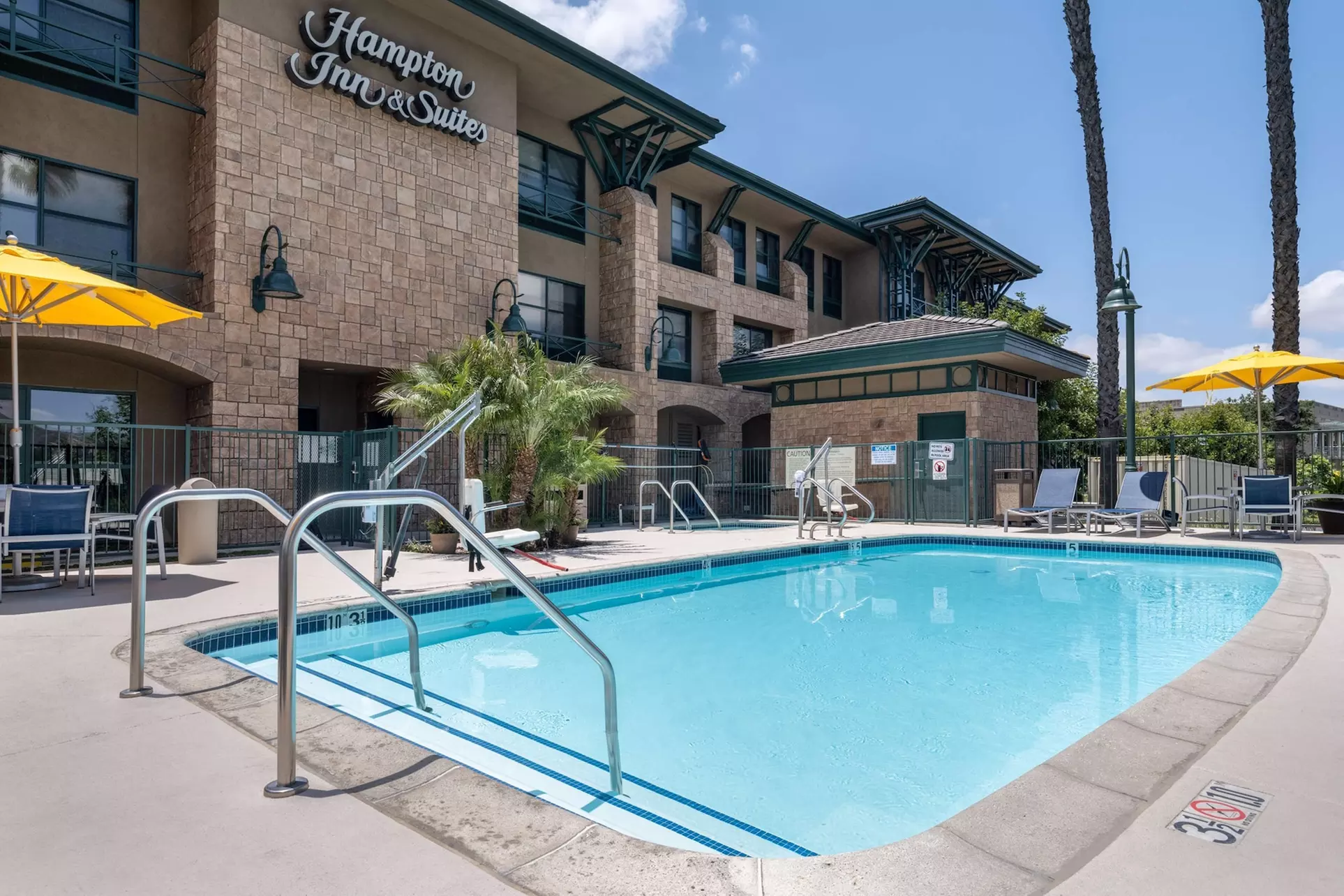 Hampton Inn & Suites Agoura Hills - Primary Image