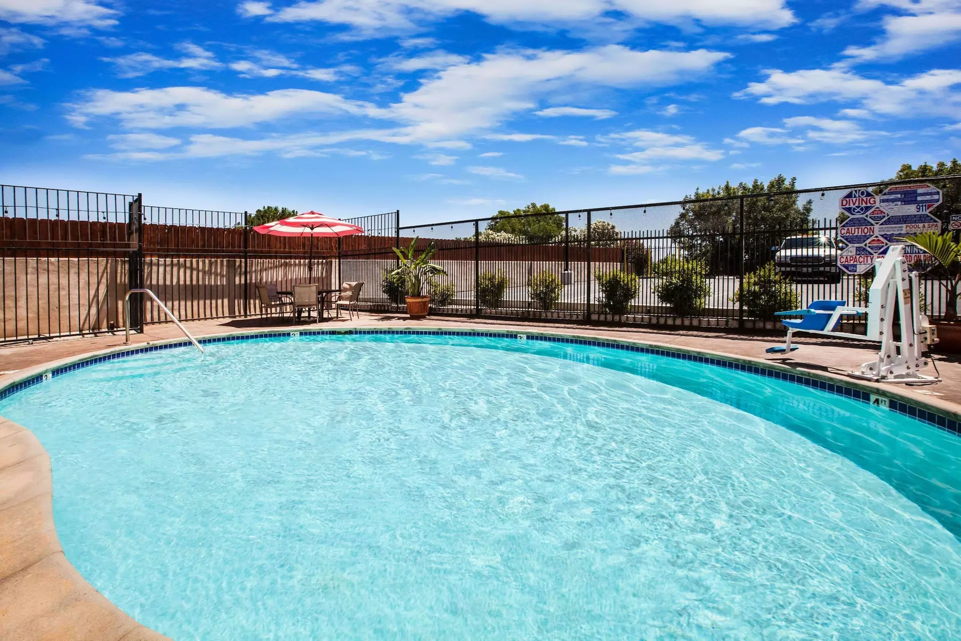 Days Inn & Suites by Wyndham Antioch - Primary Image
