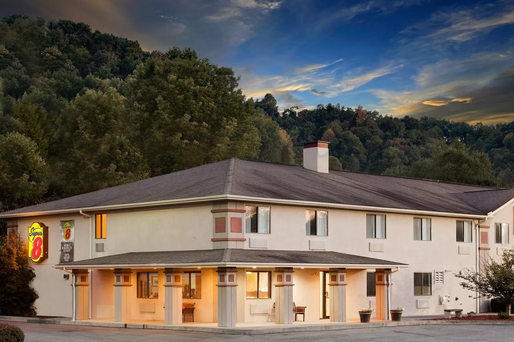 Super 8 by Wyndham Lebanon - Primary Image