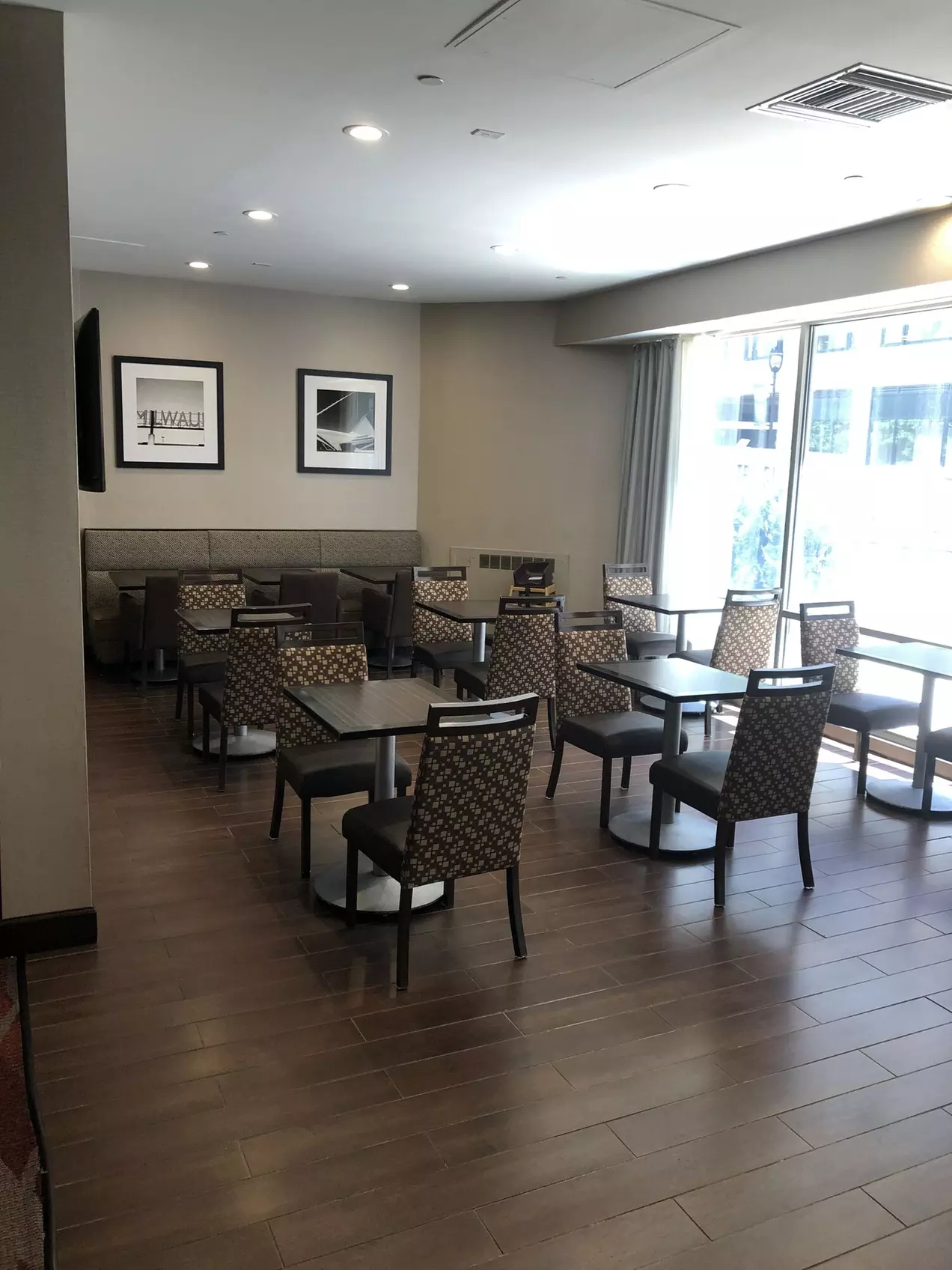 Hampton Inn & Suites Milwaukee Downtown - Primary Image