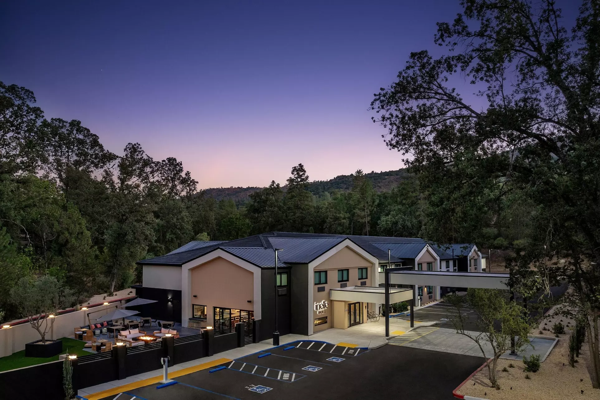 The Inelle, Oakhurst Yosemite, a Tribute Portfolio Hotel - Primary Image