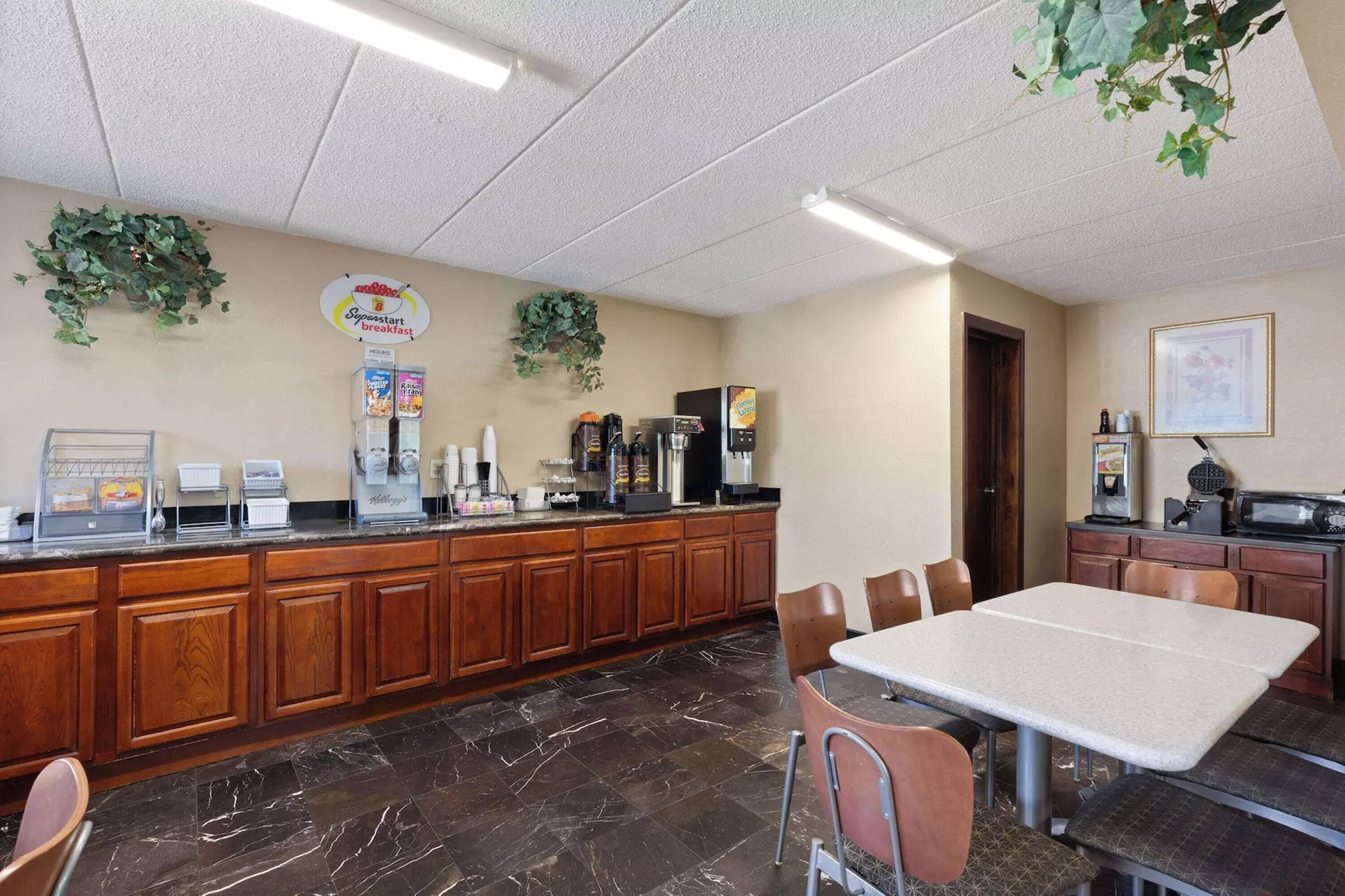 Super 8 by Wyndham Fort Mitchell Cincinnati Area - Primary Image