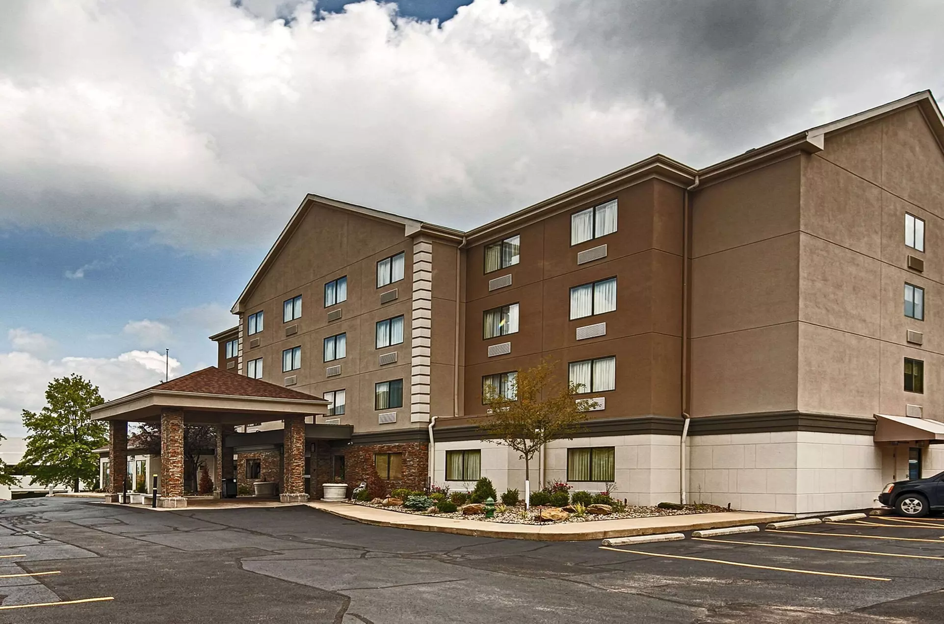 Comfort Inn & Suites Copley Akron - Primary Image