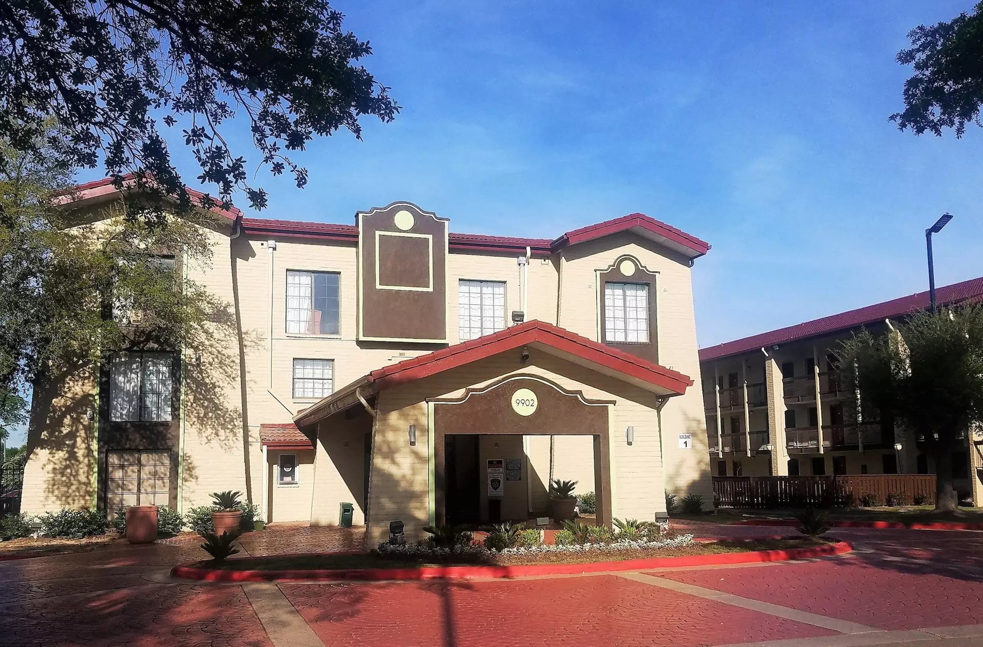 Red Roof Inn & Suites Houston - Hobby Airport - Primary Image