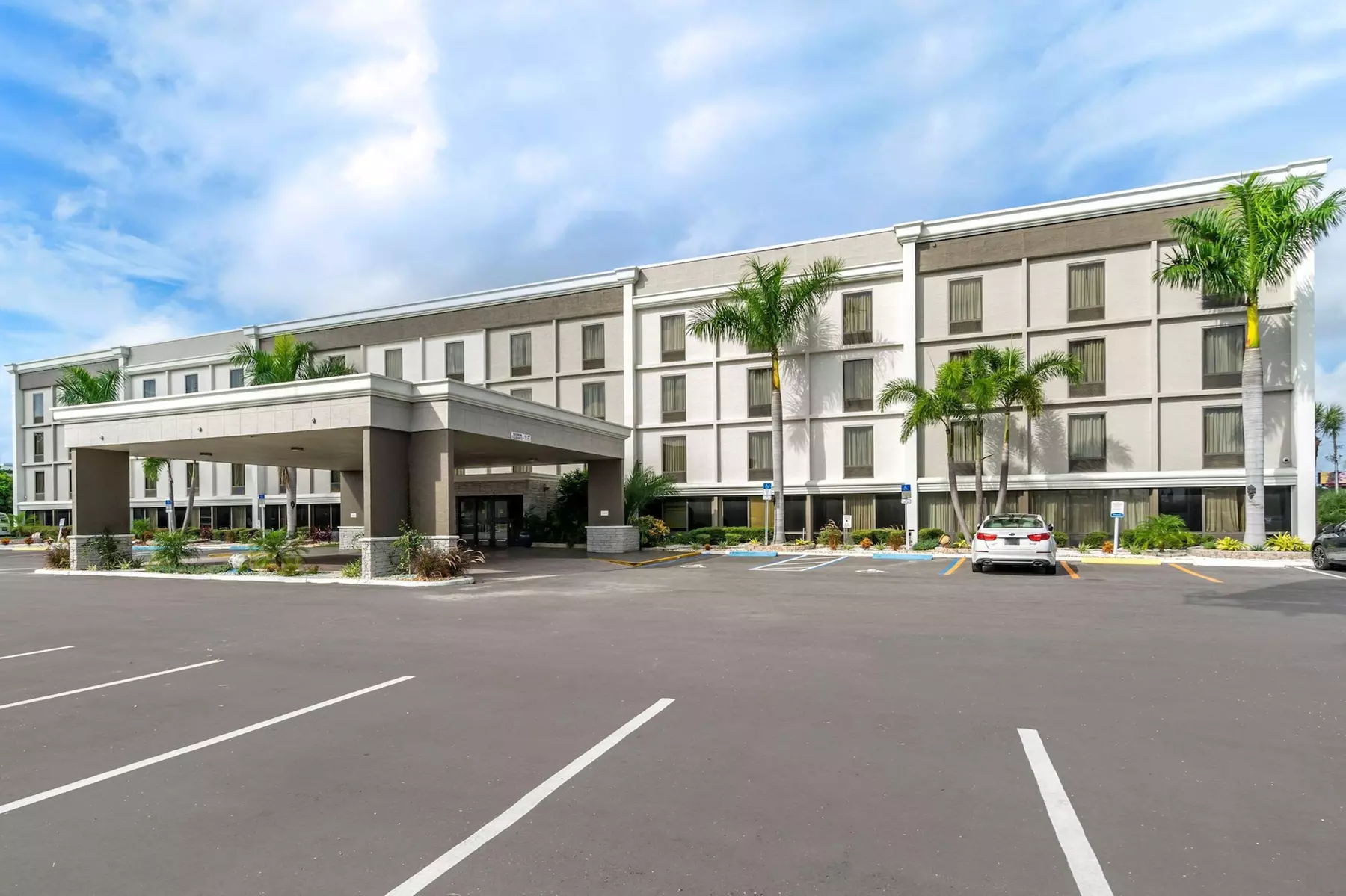 Comfort Inn & Suites St. Pete - Clearwater International Airport - Primary Image
