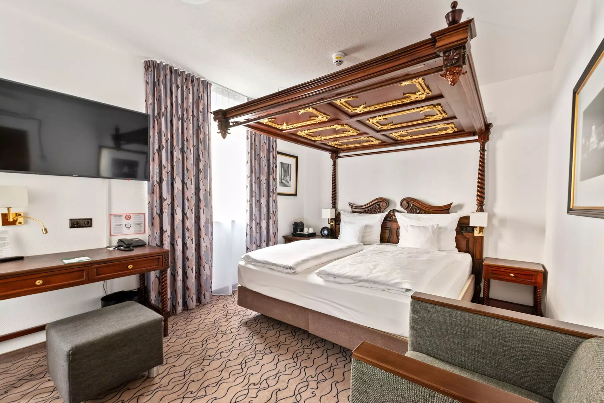 KING's HOTEL Center Superior