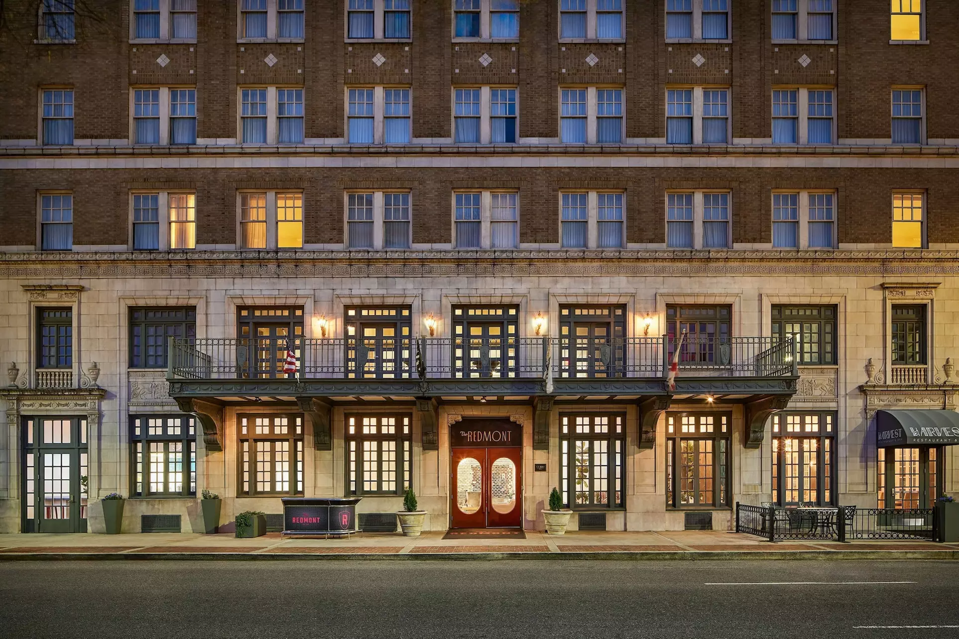 Redmont Hotel Birmingham, Curio Collection by Hilton